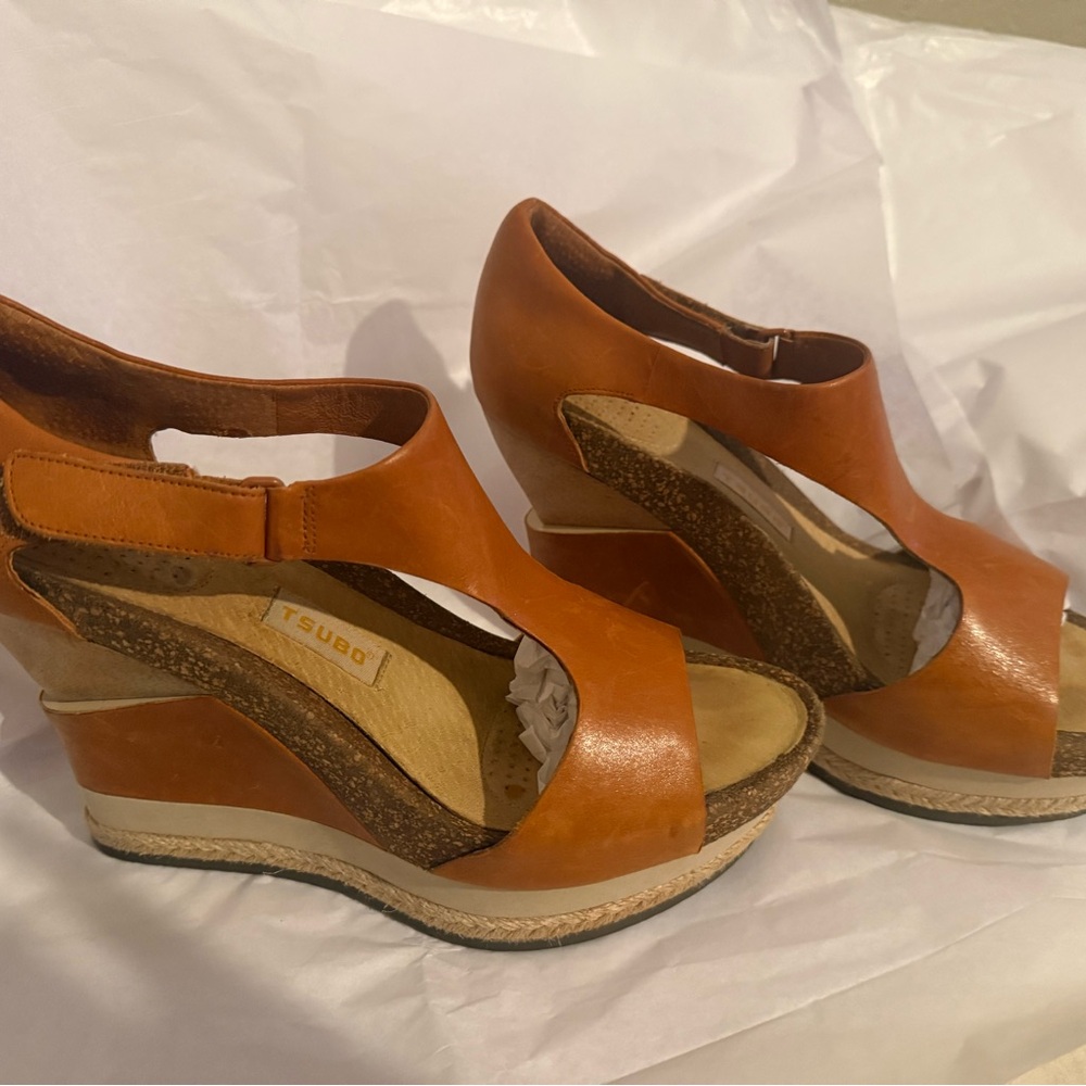 Tsubo Women's Tan Wedge Sandals - Picture 5 of 5